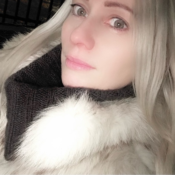 Meet your Posher, Jennifer - Picture 2 of 2